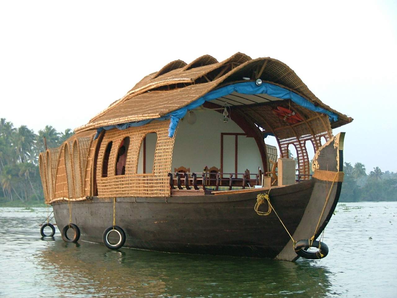 https://d3r8gwkgo0io6y.cloudfront.net/upload/back water ride Alleppey to Nadumudi 3.jpeg